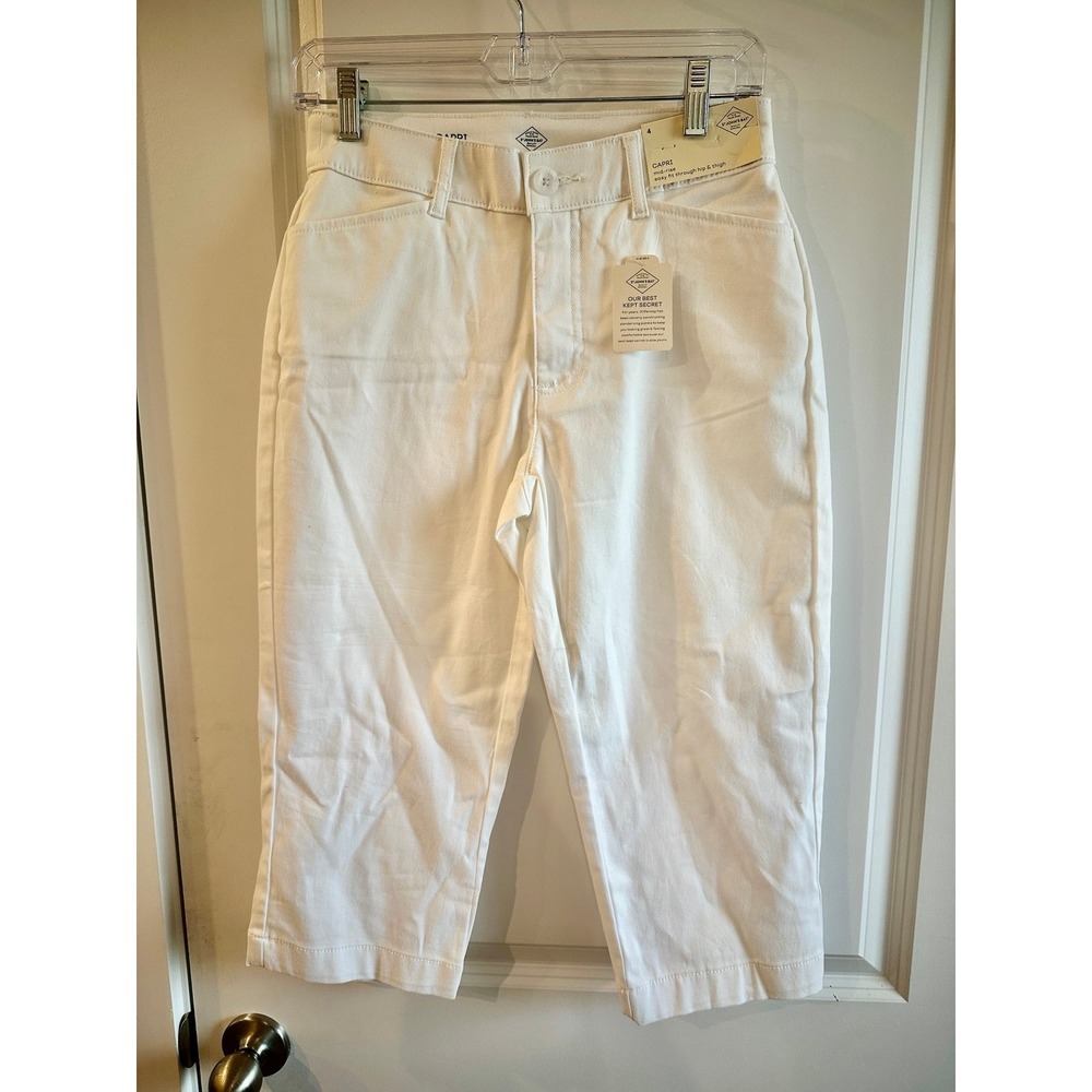 St. John's Bay White Capri Pant NEW Women's size 4 Mid-Rise